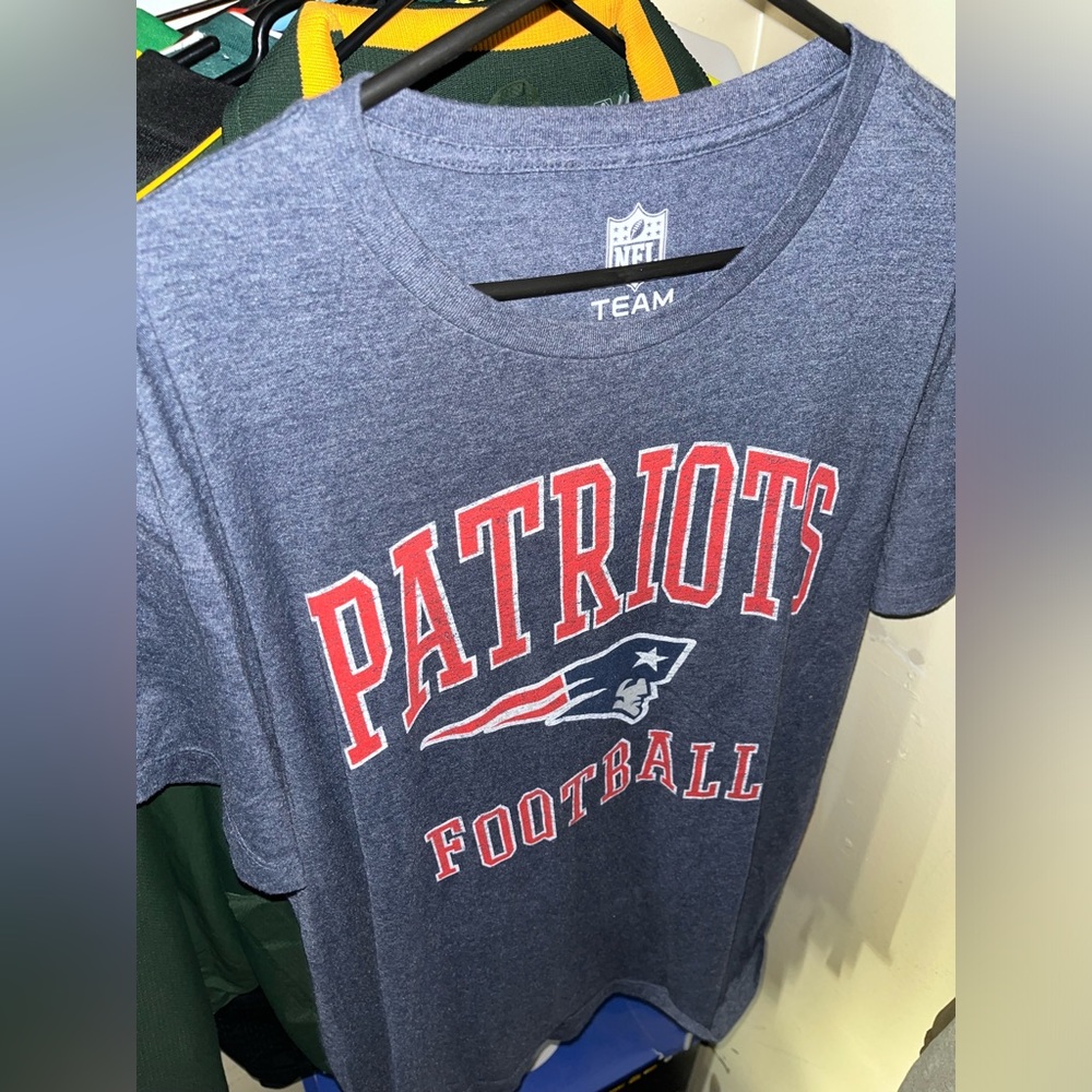NFL Patriots t shirt men’s L